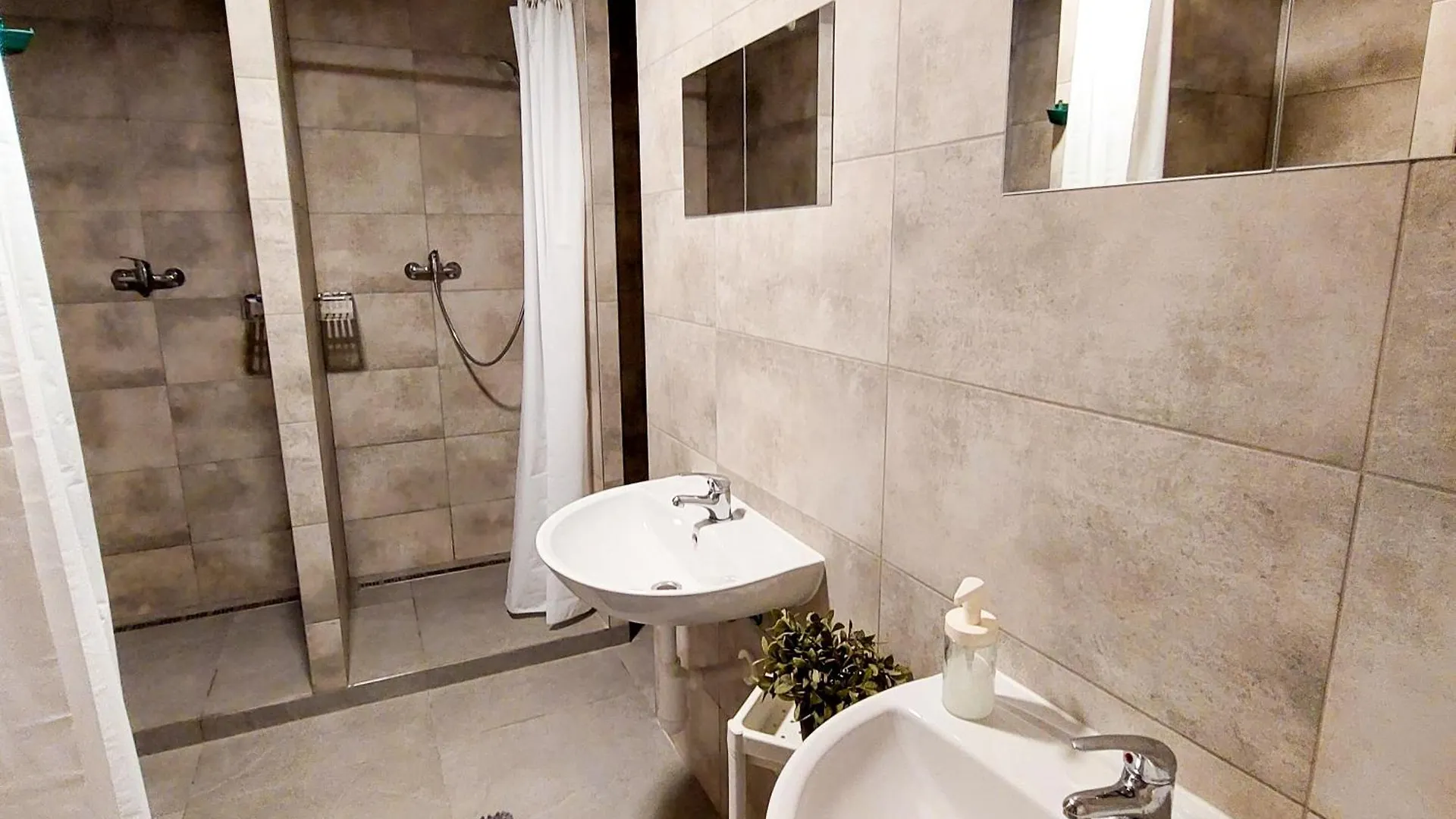 פראג Two-Room Apartment Near The Center F2 0*,